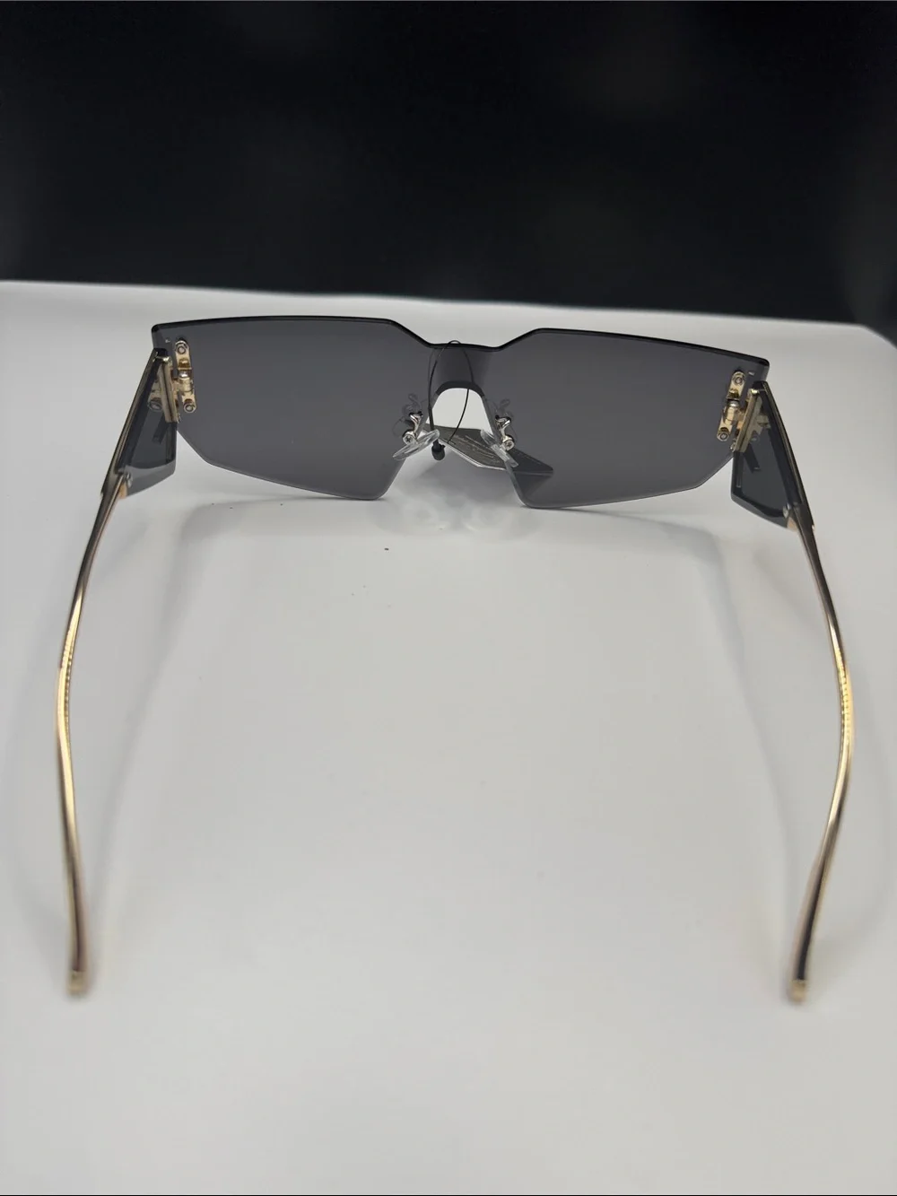 Stylish Women's Shield Sunglasses - Dark Gray Lens